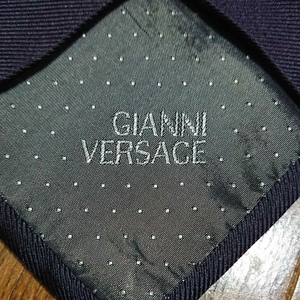 使用回数4～5回GIANNI VERSACEのネクタイになります