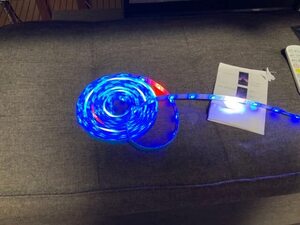 おすすめ LEDテープライト流れるテープ 虹色 5ｍ 耐久性抜群 コンパクトデザ