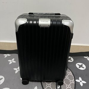 RIMOWA HYBRID Cabin リモワ スーツケース ロゴ アルミニウム 黒 旅行 出張 容量37L 機内持ち込み可能 21インチ