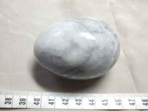 ..o121：天然石 グレー 約170g 卵型 EGG 大理石？ インテリア 飾り 置物 占い 祈り 風水