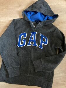 新品　GAP KIDS フリースパーカー ロゴパーカー ギャップキッズ　130 冬　ギャップ　即決　カジュアル グレー パーカー