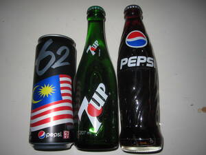 レトロ　ペプシコーラ　7アップ　瓶ボトルと海外購入の限定ペプシ缶　未開栓　鑑賞用に