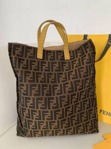 【送料無料】FENDI　フェンディ　セレリア　ショッピングバック　トートバッグ　サブバック　ブックトート