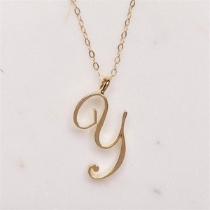 □シンプルおしゃれなイニシャルペンダント！！『Y』アルファベット◇ネックレス◆アクセサリー★プレゼントに♪◆新品未使用◆送料無料◆