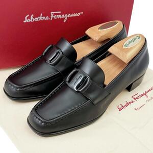 美品 サルヴァトーレ フェラガモ パンプス ローファー 6 黒 ヴァラ ブラックロゴ モカシン Salvatore Ferragamo レディース 黒 ブラック