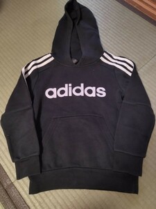 アディダス　adidas　 パーカー　黒　長袖　130サイズ　キッズ　複数落札同梱同送可