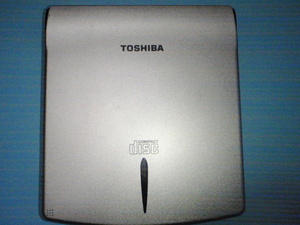 T010-05-2 Toshiba製USB外付け CD-ROM PACDD002(故障)