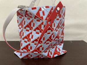 BAO BAO ISSEY MIYAKE バオバオ イッセイミヤケ ハンドバッグ ショルダーバッグ 中古 ■ ポリエステル ■赤