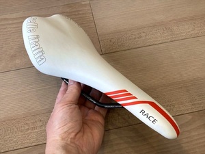 ★1点のみ 未使用 SELLE ITALIA セライタリア RACE 白赤 MANGANESEレール 実測221g 即決