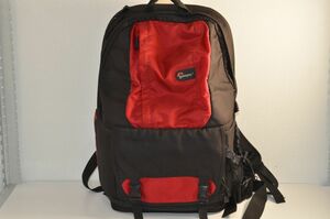 【外観特上級】Lowepro ロープロ カメラバッグ リュック レッド　#u4294