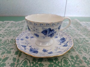 ● ナルミ NARUMI ソラリア カップ＆ソーサー bone China 白磁 藍色 ブルー 金彩 立体 フリル デザイン 花 葉 リーフ フラワー 中古 ④