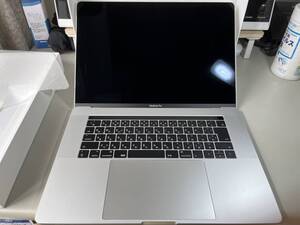 新品同様★MacBook Pro Retinaディスプレイ 2800/15.4 MPTU2J/A [シルバー]/第7世代 Core i7 2.8GHz/4コア/SSD：256GB/16GB/15.4型/APPLE