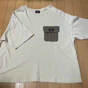 ☆Dickeys☆Tシャツ 半袖 ☆サイズL☆ベージュ☆オーバーサイズデザイン