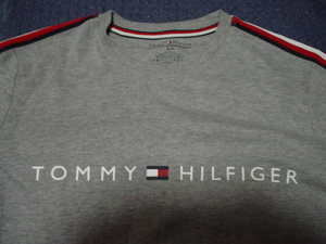 TOMMY HILFIGER： トミーヒルフィガー： クルーネック 長袖Tシャツ：薄手スウエット： S/P (日本M相当)：グレー系 