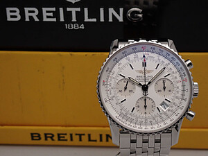 【質屋】BREITLING ブライトリング ナビタイマー クロノグラフ A23322 シルバー文字盤 仕上げ磨き 中古美品 箱・書類付き [S539]