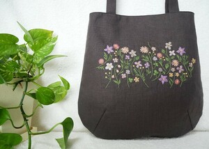 新品　手刺繍　リネン　チャコール　お花　ふっくら丸型　ミニトートバック　お散歩バック　ハンドメイド