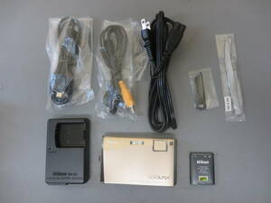 1003Ｇ★未使用　Nikon　COOLPIX　ニコン　クールピクス　S60　デジタルカメラ★