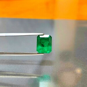 色極上！超激レア！3.596ct もの特大大粒！コロンビア産！鑑別ソーティング付属！