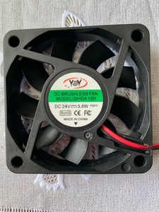 中古品/DC CRUSHLESS /DC24V⇒3.６W(約縦6㎝横6㎝厚さ1.5㎝)　☆静音冷却ファン☆