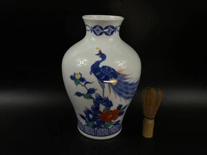 【福蔵】色鍋島 和泉作 花瓶 色絵 赤絵 孔雀牡丹花紋 昭和レトロ 美品 高25.7cm