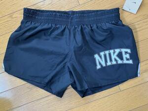 ♪新品タグ付 ナイキNIKE ロゴグラフィックショートパンツ 定価4,620円 黒 L ランニング フィットネス ジョギング マラソン