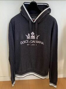 ドルチェ&ガッバーナ DG #DGMILLENNIALS DG ブランドロゴ デザイン フーディー プルオーバー スウェット パーカー トレーナー 綺麗