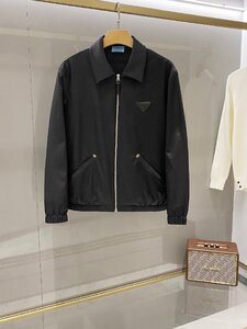 PRADA　メンズダウンジャケット　ビジカジ　プラダ　ジャンパー　カジュアル　シップアップ　ダウン90％　サイズ50　ブラック　1000円～