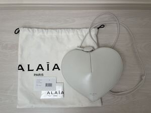 美品【アライラ】ALAIA ラクスカーフスキン製 Le Coeurバッグ　ショルダーバッグ 白　ホワイト　ハート　オプティックホワイト　現行品