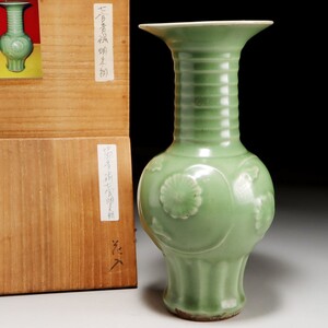 PK060. 中国古玩 明代 七官青磁 花文 花器 高さ26.3cm 合箱 / 陶器陶芸古美術時代花瓶壷