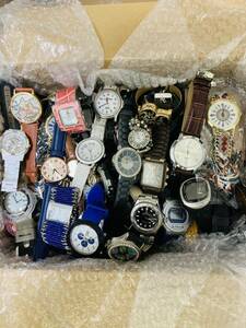 [ジャンク]200本[約9.4kg(9408g)][未検品]腕時計 まとめ売り レディース メンズ 革ベルト 銀 金 リペア ファッション ヴィンテージ 大量