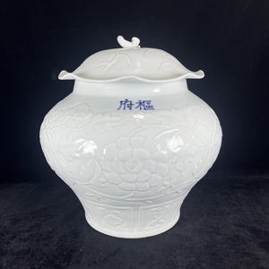 yw1|7328 中国磁器 陶芸 磁器『元甘い白刻花子缶』施釉陶 古代工芸品 陶芸 精美彫 置物 收藏品