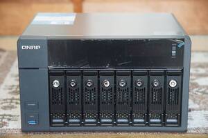 QNAP TVS-871 8ベイNAS 中古 PCIe拡張 QTS 5.2