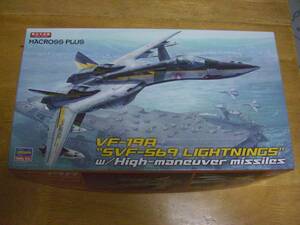 1/72 VF-19A SVF-569 ライトニングス W/ハイマニューバ ミサイル