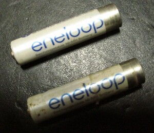 【ジャンク品】エネループ eneloop 単4形 充電池ニッケル水素電池×2本/マイナス側の皮を剥いてる/低速充電対応/急速充電非対応(送料140円)