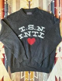 thisisneverthat  HEARTSWEATER 長袖ロゴ ニット