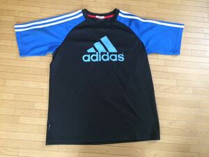 ☆adidas アディダス 子供 150 サイズ☆2回使用のみの極美品☆プラティクスシャツ Tシャツ スポーツに☆ランニング サッカー フットサル