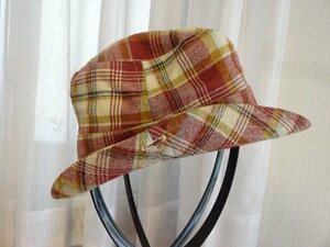 「キューピー」キッズ帽子　男女兼用　サハリハット サイズ５０cm　チェック柄　赤色　キャップ　帽子　コットン帽