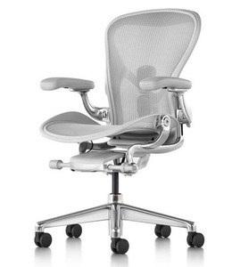 未使用品 Herman Miller アーロンチェア リマスタード ミネラル ポリシュッドアルミ二ウム フル装備 Bサイズ 原価30.6万 送料込で23.5万円