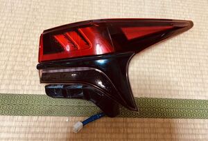 レクサス　LS500　LS500h　VXFA50　VXFA55　GVF50　GVF55　前期　右テール　KOITIO 50-176　50-177