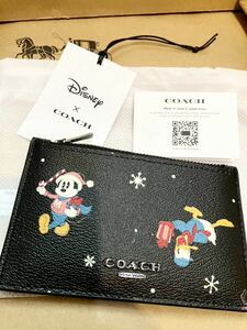 送料込●新品●COACH X ディズニー100周年コラボ ZIPカードケース 小物入 ミッキー×ドナルド ホリデイプリント2023年コラボ新作