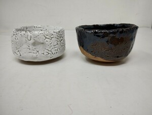 U577【自宅保管品】萩焼？　抹茶茶碗　白　黒　２つセット/とぎ/茶器/茶道/茶道具/骨董品/陶芸/陶器/工芸品/陶磁