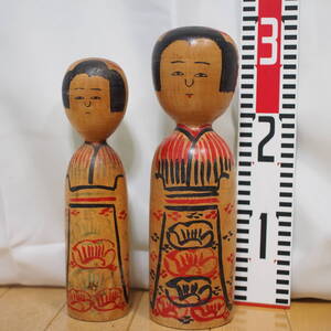 伝統こけし　kokeshi doll 小椋久太郎？　小椋久四郎？　秋田木地　2体 29cm位、26cm位 現状品　高さ20cm程度　管理番号425-1