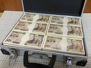 100万円札束メモ29冊　アタッシュケース入り