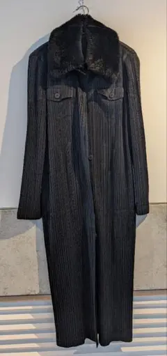 PLEATS PLEASE 黒ファー付きプリーツロングコート