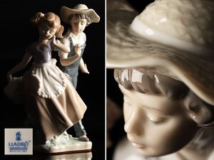 【流】リヤドロ LLADRO フィギュリン「恋の花が咲く」 陶人形 高24.5cm TX940