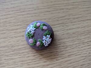 お花の刺繍ブローチ