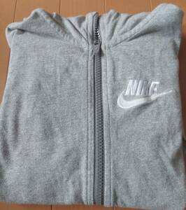 【送料無料：オススメ】 ☆NIKE ☆ナイキ ☆パーカー ☆グレー ☆1４0 ☆ニット