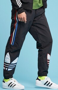 adidas アディダス トリコロール トラックパンツ ナイロン　ジャージ ブラック GN3577　目黒蓮着用　S　メンズ　レディース 0923