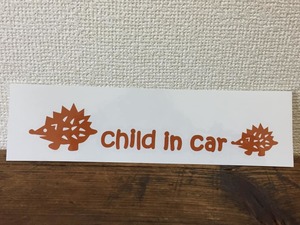 ■□ child in car □■ハリネズミ ステッカー シールデコ キャメル