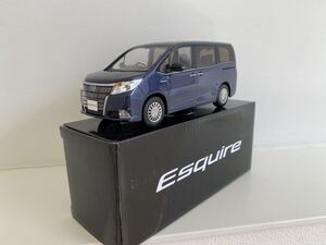 送料込み★トヨタ エスクァイア ミニカー 1/30 ダークバイオレットマイカメタリック 9AF 色見本 非売品 前期 ZWR80W ZRR80W カラーサンプル